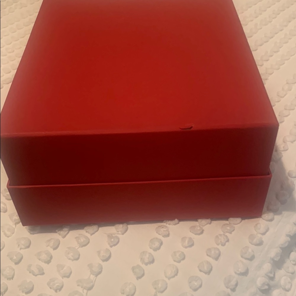 Valentino Garavani Bold Red Gift Box - Picture 3 of 4